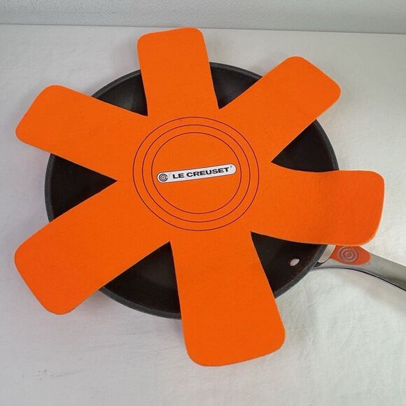 LE CREUSET  Toughened Nonstick PRO 12” Fry Pan 30 CM Gray - Picture 7 of 13